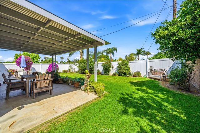 956 W Wilson St, Costa Mesa, CA 92627
