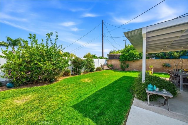 956 W Wilson St, Costa Mesa, CA 92627