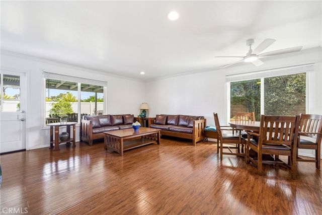 956 W Wilson St, Costa Mesa, CA 92627