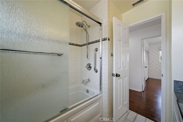 956 W Wilson St, Costa Mesa, CA 92627