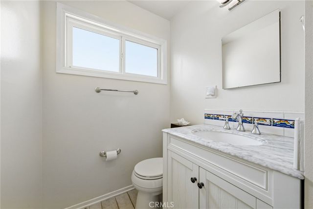 956 W Wilson St, Costa Mesa, CA 92627
