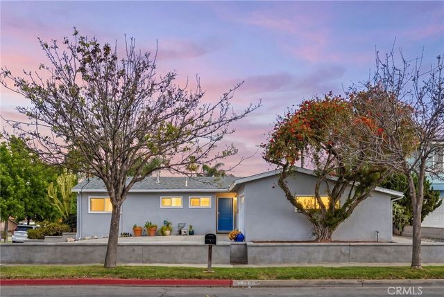 956 W Wilson St, Costa Mesa, CA 92627