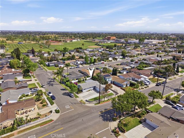 956 W Wilson St, Costa Mesa, CA 92627
