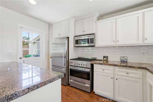 956 W Wilson St, Costa Mesa, CA 92627