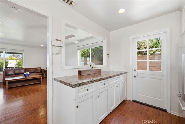 956 W Wilson St, Costa Mesa, CA 92627