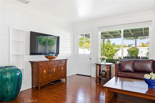 956 W Wilson St, Costa Mesa, CA 92627
