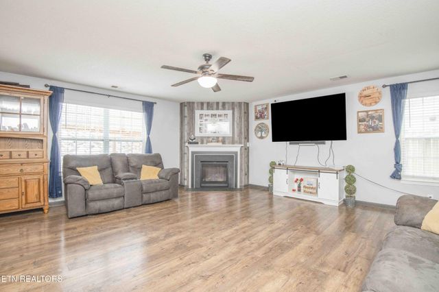 831 Old Towne Loop Drive, Seymour, TN 37865