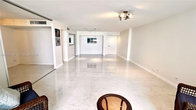 6039 Collins Ave 520, Miami Beach, FL 33140