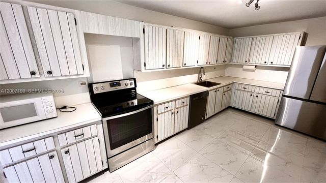 6039 Collins Ave 520, Miami Beach, FL 33140