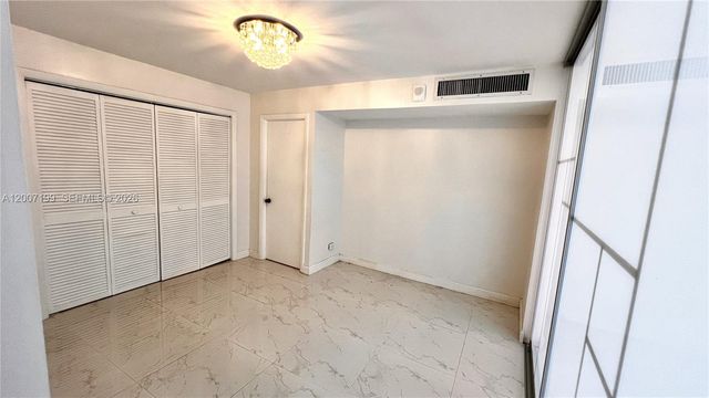 6039 Collins Ave 520, Miami Beach, FL 33140