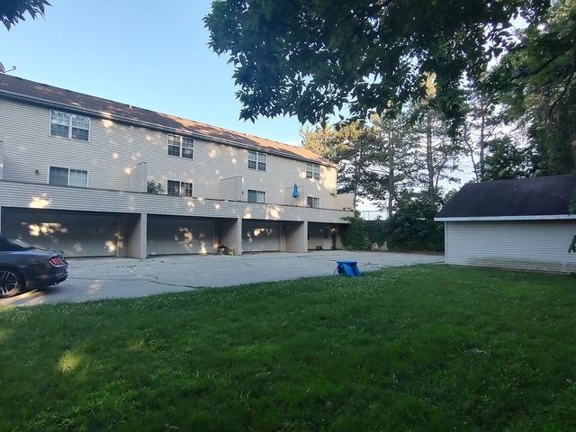 11702 Parkway Drive, Roscoe, IL 61073