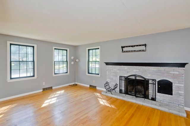 50 Crystal Brook Dr, Springfield, MA 01118