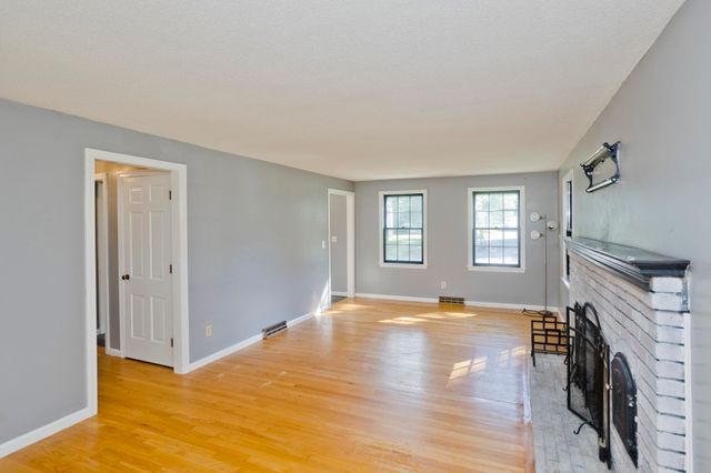 50 Crystal Brook Dr, Springfield, MA 01118