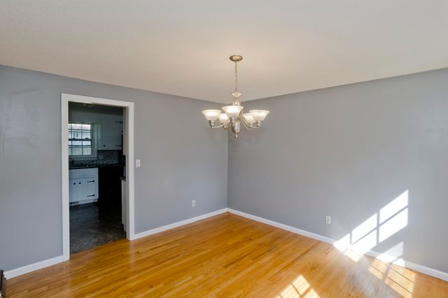 50 Crystal Brook Dr, Springfield, MA 01118