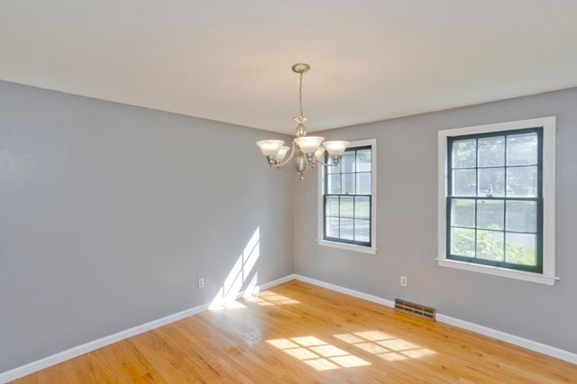 50 Crystal Brook Dr, Springfield, MA 01118