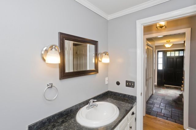 50 Crystal Brook Dr, Springfield, MA 01118