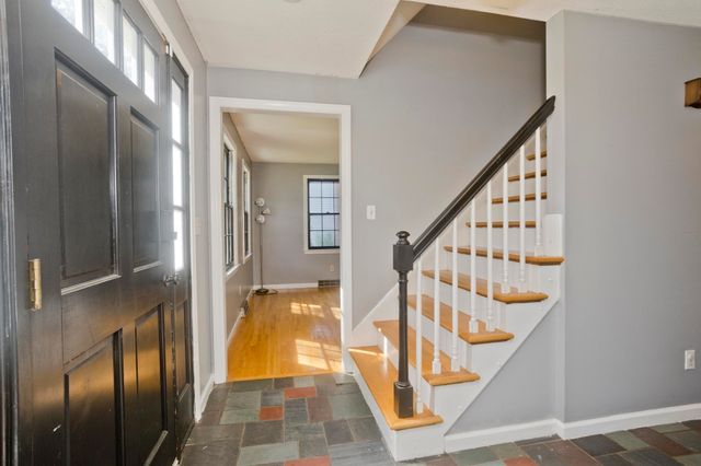 50 Crystal Brook Dr, Springfield, MA 01118