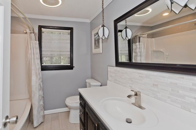 50 Crystal Brook Dr, Springfield, MA 01118