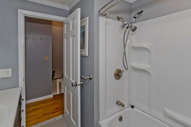 50 Crystal Brook Dr, Springfield, MA 01118