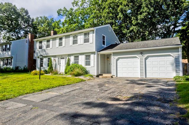 50 Crystal Brook Dr, Springfield, MA 01118