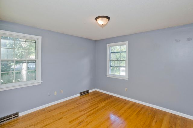 50 Crystal Brook Dr, Springfield, MA 01118