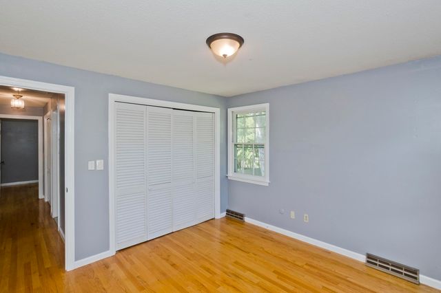 50 Crystal Brook Dr, Springfield, MA 01118