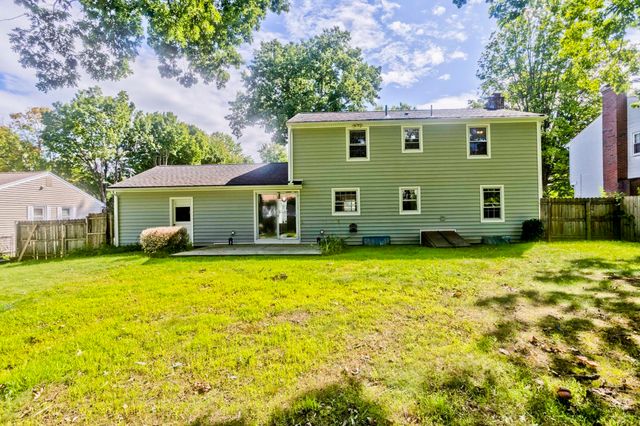 50 Crystal Brook Dr, Springfield, MA 01118
