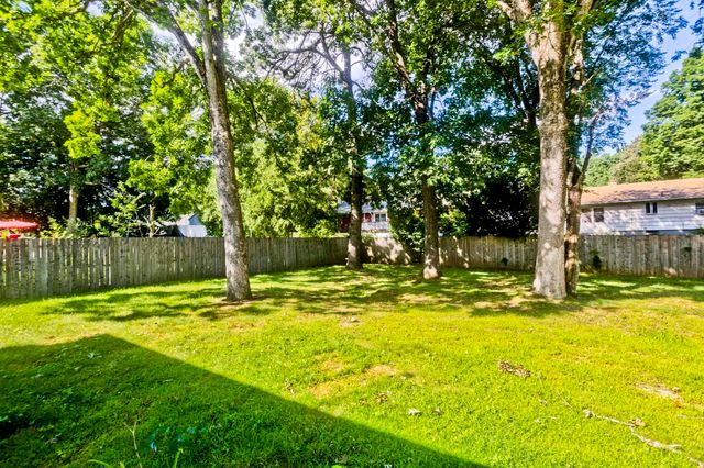 50 Crystal Brook Dr, Springfield, MA 01118