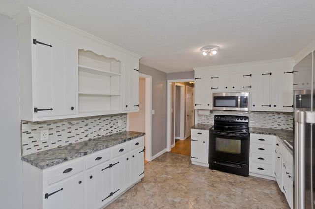 50 Crystal Brook Dr, Springfield, MA 01118