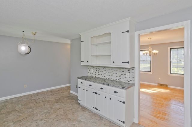 50 Crystal Brook Dr, Springfield, MA 01118