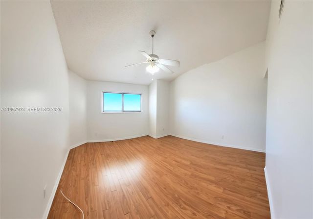 3445 NW 44th St 204, Oakland Park, FL 33309