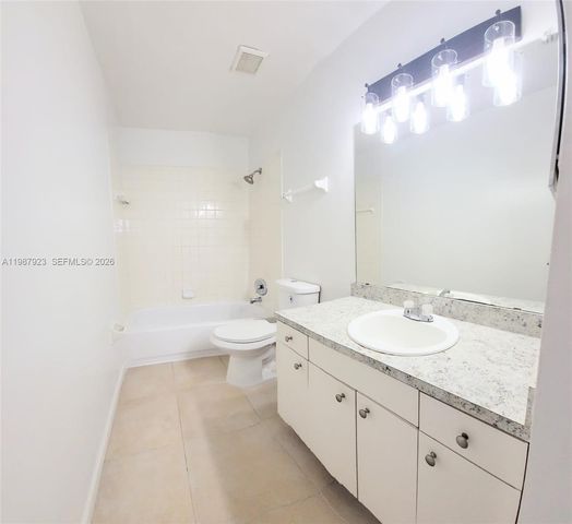 3445 NW 44th St 204, Oakland Park, FL 33309