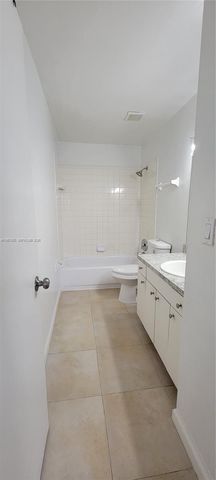 3445 NW 44th St 204, Oakland Park, FL 33309