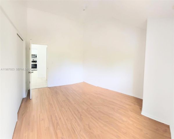 3445 NW 44th St 204, Oakland Park, FL 33309