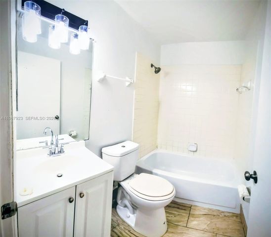 3445 NW 44th St 204, Oakland Park, FL 33309