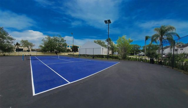 3445 NW 44th St 204, Oakland Park, FL 33309