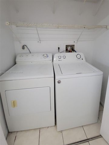 3445 NW 44th St 204, Oakland Park, FL 33309