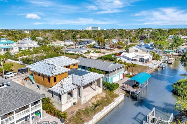 2750 Gulfview DR, Naples, FL 34112