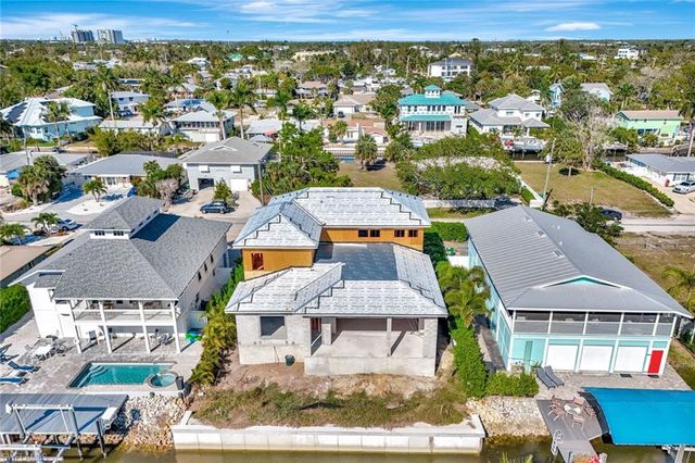 2750 Gulfview DR, Naples, FL 34112