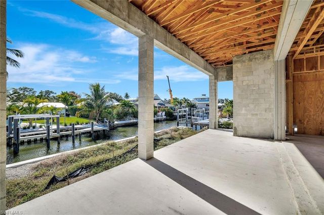 2750 Gulfview DR, Naples, FL 34112