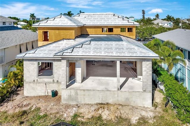 2750 Gulfview DR, Naples, FL 34112