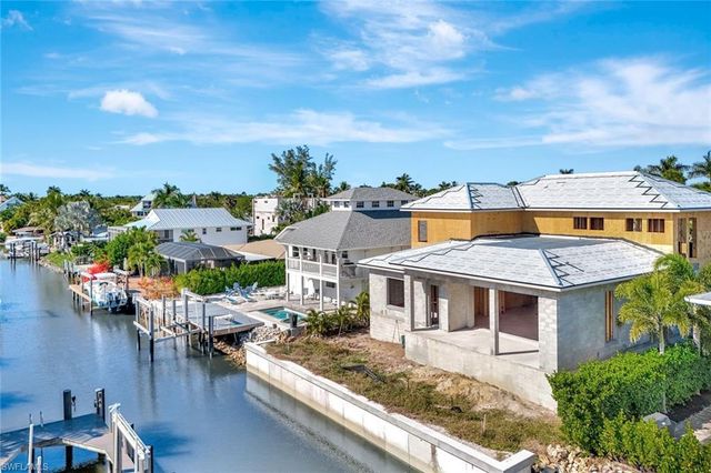 2750 Gulfview DR, Naples, FL 34112