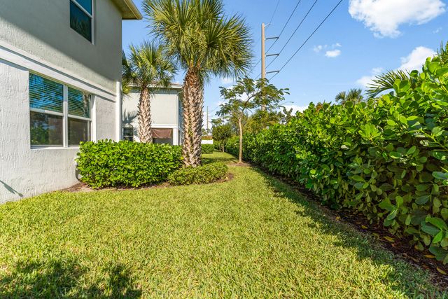 550 Parsons Way, Deerfield Beach, FL 33442