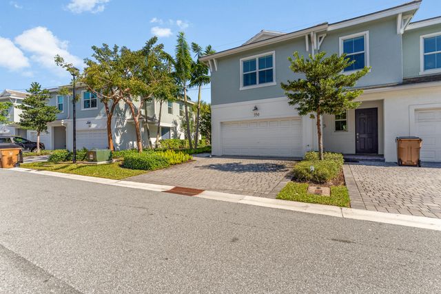 550 Parsons Way, Deerfield Beach, FL 33442