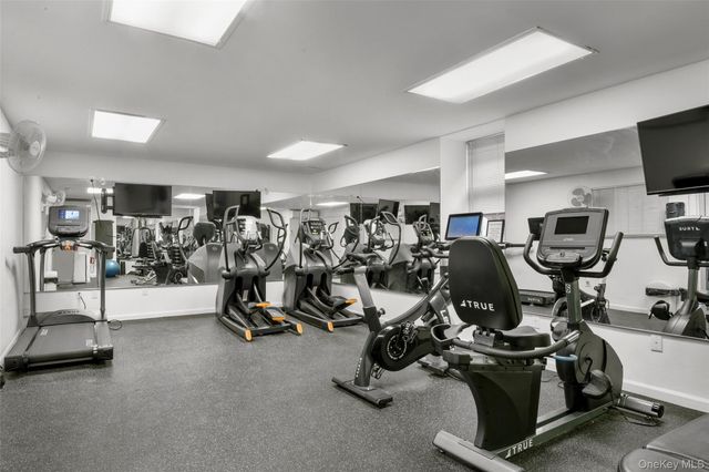 910 Stuart Avenue 2J, Mamaroneck, NY 10543