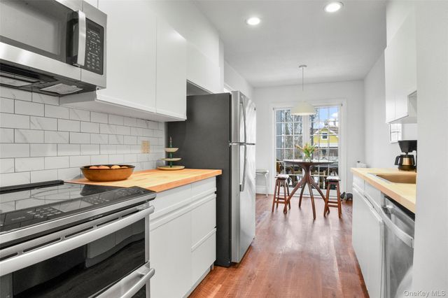 910 Stuart Avenue 2J, Mamaroneck, NY 10543