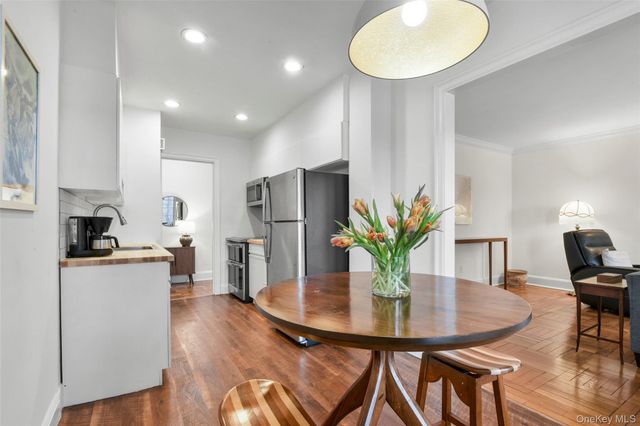 910 Stuart Avenue 2J, Mamaroneck, NY 10543