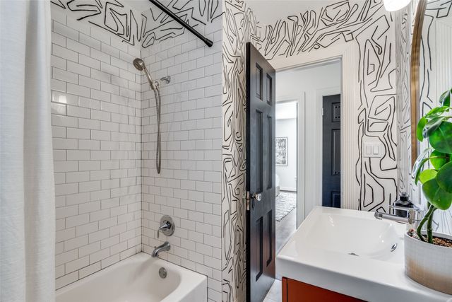 7014 Vivian Avenue, Dallas, TX 75223