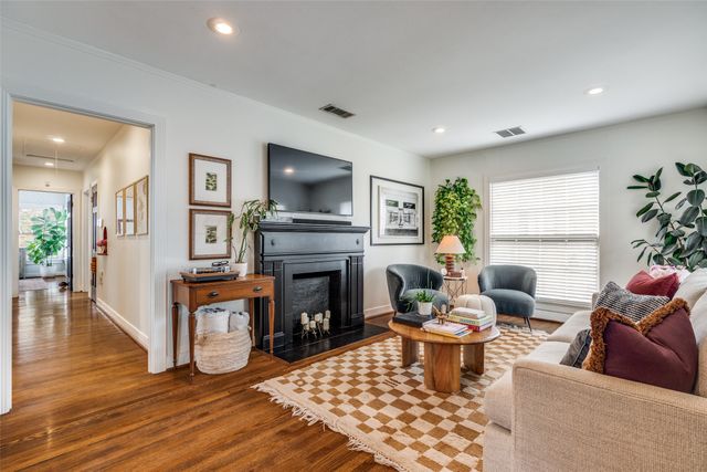 7014 Vivian Avenue, Dallas, TX 75223