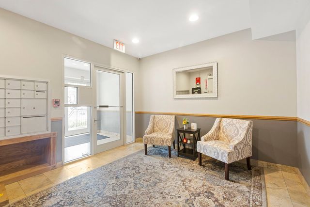 124 W Colfax Street 301, Palatine, IL 60067